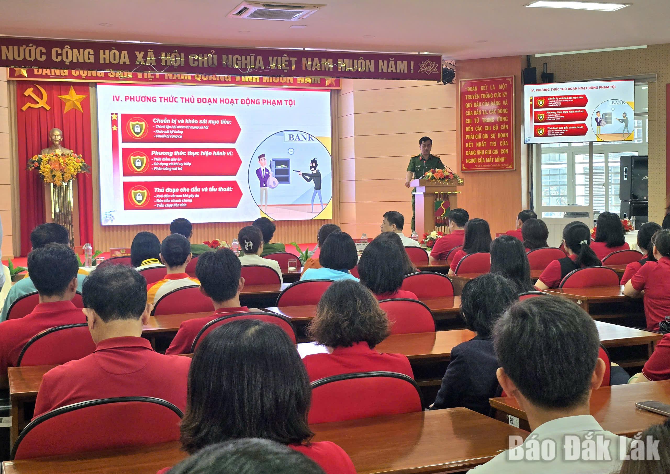 Tập huấn nhận diện kỹ năng phòng, chống tội phạm cướp ngân hàng